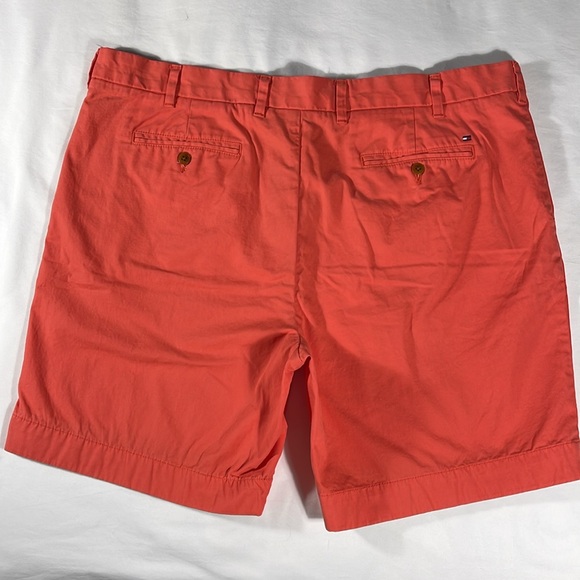 Tommy Hilfiger mens salmon pink basic flat front 8" chino shorts - size 42 - Picture 3 of 11
